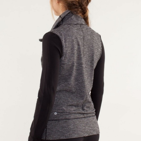 Lululemon Daily Yoga Jacket Size 6 - Picture 3 of 9